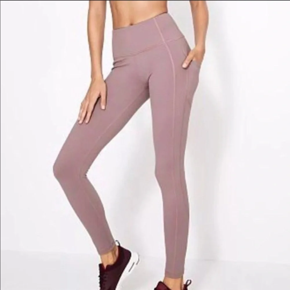 NWT Victoria’s Secret: Extra Small Lavender Double Pocket Workout Leggings